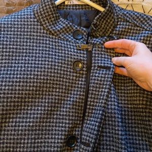 Mens zara US XXL coat. Zipper and button closure.